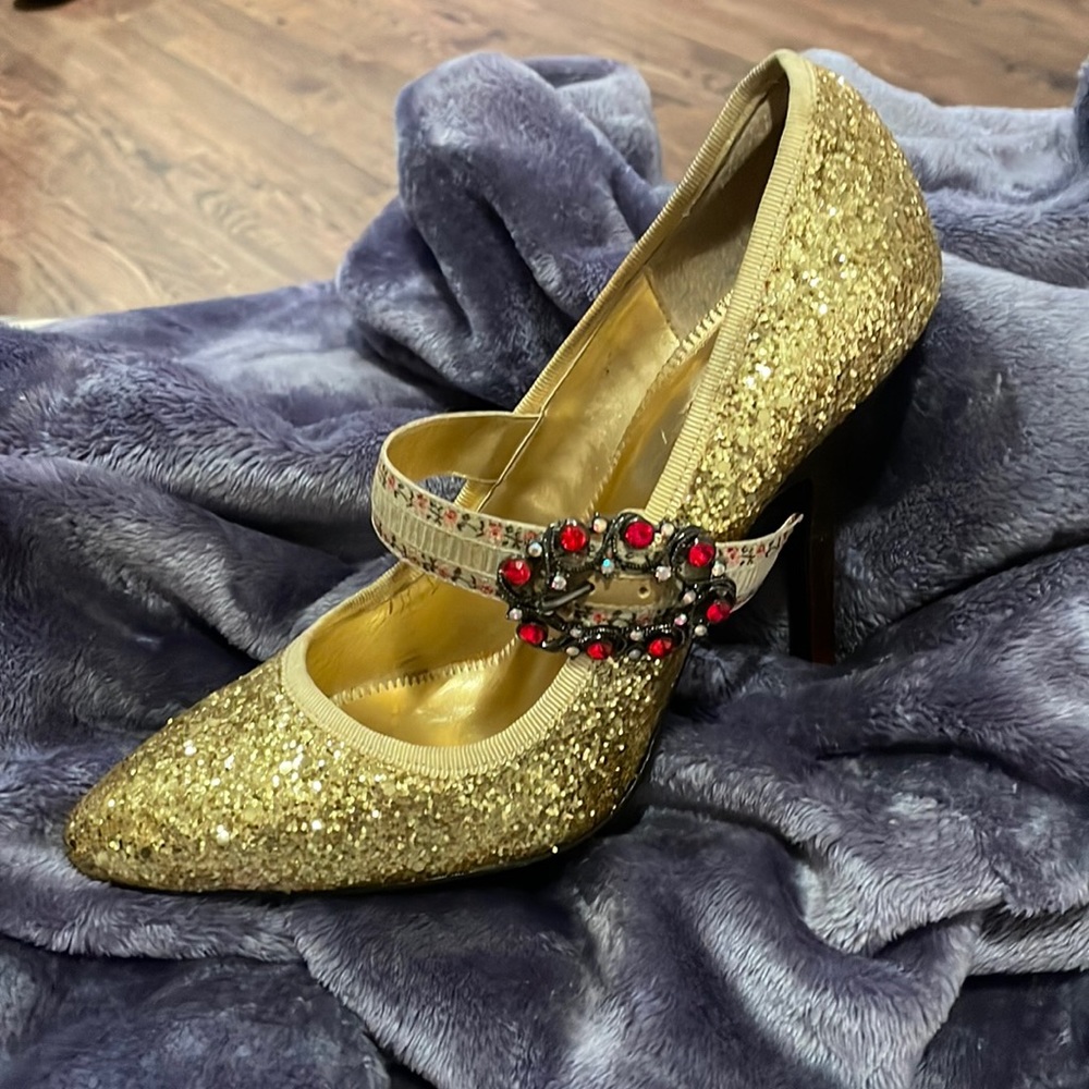 Gorgeous one of a kind shoes size 7